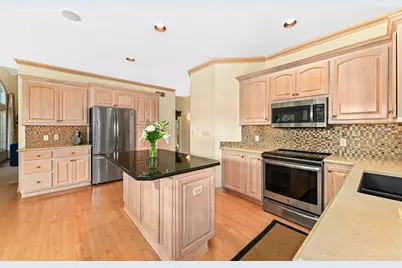 261  Steeple Pointe Cir, Delafield, WI 53018 - Photo 17