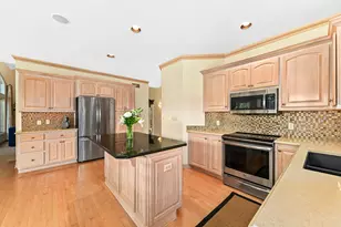 261 Steeple Pointe Cir, Delafield, WI 53018 - Photo 17