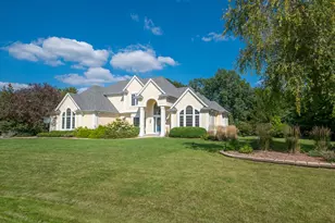 261 Steeple Pointe Cir, Delafield, WI 53018 - Photo 57