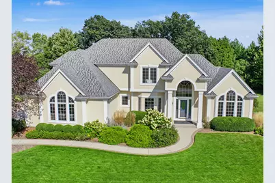 261  Steeple Pointe Cir, Delafield, WI 53018 - Photo 5