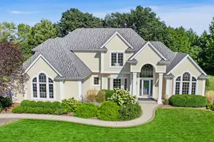 261 Steeple Pointe Cir, Delafield, WI 53018 - Photo 5