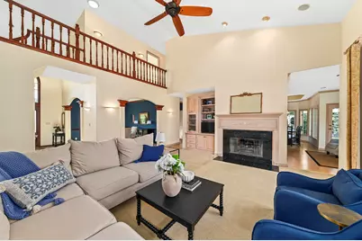 261  Steeple Pointe Cir, Delafield, WI 53018 - Photo 3