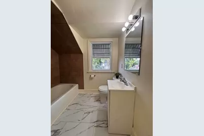 5640 N 33rd St, Milwaukee, WI 53209 - Photo 9