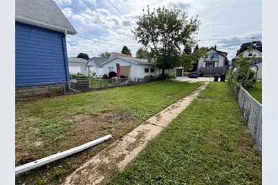 3633 E Martin Ave, Cudahy, WI 53110 - Photo 17