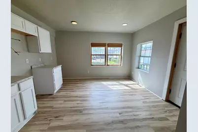 3633 E Martin Ave, Cudahy, WI 53110 - Photo 13