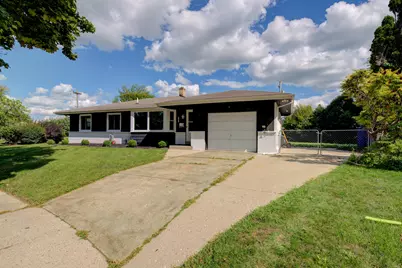 1429  Empire Ct, Waukesha, WI 53186 - Photo 3