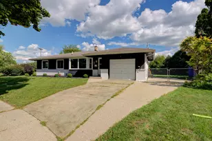 1429 Empire Ct, Waukesha, WI 53186 - Photo 3
