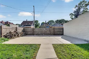 2040 S 28th St, Milwaukee, WI 53215 - Photo 29