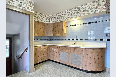 627 E Russell Ave, Milwaukee, WI 53207 - Photo 15