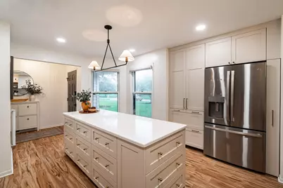 4106 W Southwood Dr, Franklin, WI 53132 - Photo 9