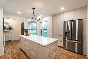 4106 W Southwood Dr, Franklin, WI 53132 - Photo 9