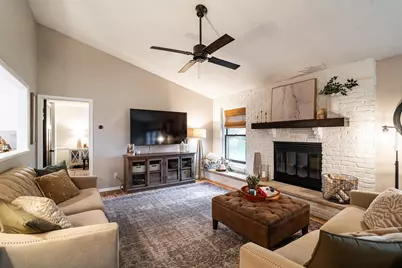 4106 W Southwood Dr, Franklin, WI 53132 - Photo 19