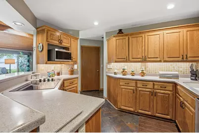 W277N2866  Oak St, Pewaukee, WI 53072 - Photo 9