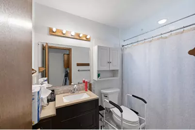 1315  Owen St, Racine, WI 53404 - Photo 15