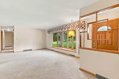 181  Highview Dr, Cedarburg, WI 53012 - Photo 5