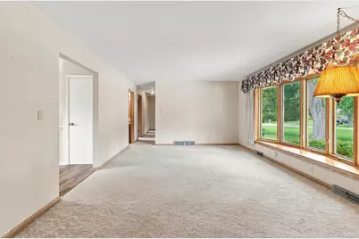 181  Highview Dr, Cedarburg, WI 53012 - Photo 3