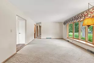 181 Highview Dr, Cedarburg, WI 53012 - Photo 3