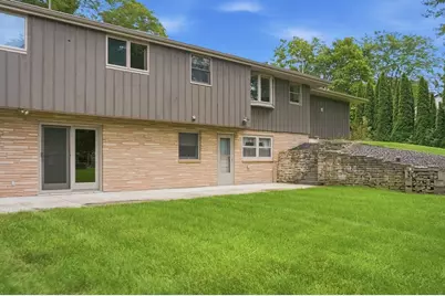 181  Highview Dr, Cedarburg, WI 53012 - Photo 51