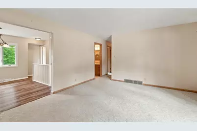 181  Highview Dr, Cedarburg, WI 53012 - Photo 7