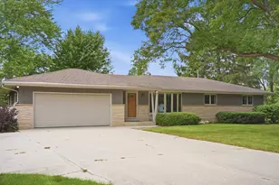 181 Highview Dr, Cedarburg, WI 53012 - Photo 1