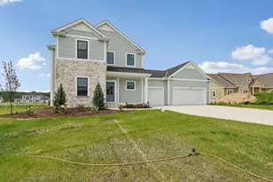 9901 N Migratory Ln, Mequon, WI 53097 - Photo 3