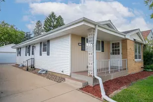 2533 N 113th St, Wauwatosa, WI 53226 - Photo 3