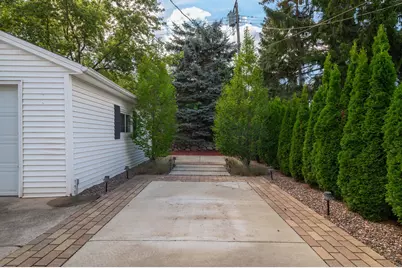 2533 N 113th St, Wauwatosa, WI 53226 - Photo 29