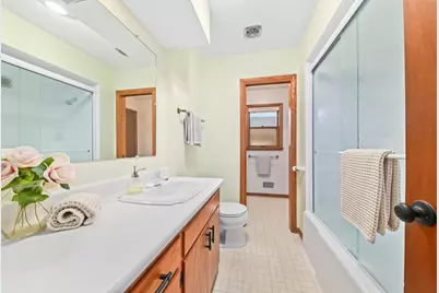 2533 N 113th St, Wauwatosa, WI 53226 - Photo 21