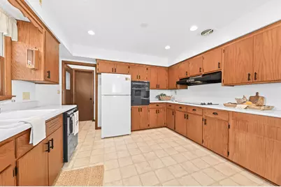 2533 N 113th St, Wauwatosa, WI 53226 - Photo 11