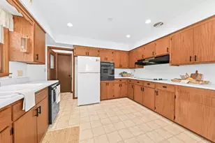2533 N 113th St, Wauwatosa, WI 53226 - Photo 11