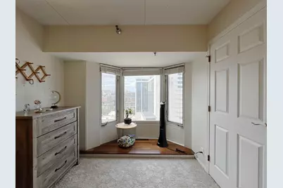 270 E Highland Ave #1042, Milwaukee, WI 53202 - Photo 17