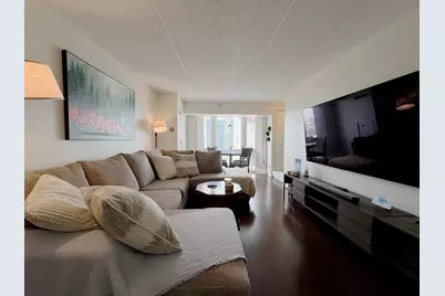 270 E Highland Ave #1042, Milwaukee, WI 53202 - Photo 5