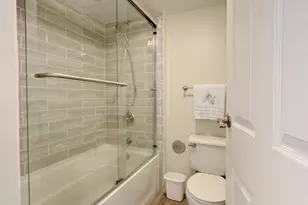270 E Highland Ave, Milwaukee, WI 53202 - Photo 21