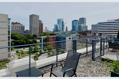 270 E Highland Ave #1042, Milwaukee, WI 53202 - Photo 27