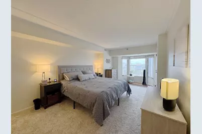 270 E Highland Ave #1042, Milwaukee, WI 53202 - Photo 15