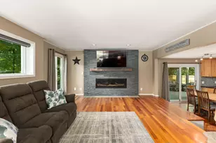 4665 S Delphine Dr, New Berlin, WI 53151 - Photo 7