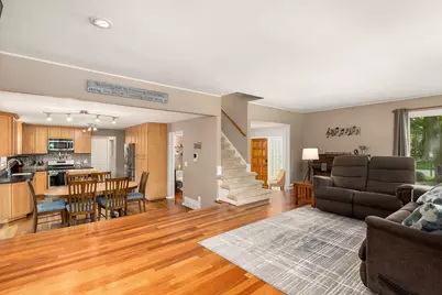 4665 S Delphine Dr, New Berlin, WI 53151 - Photo 9