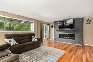 4665 S Delphine Dr, New Berlin, WI 53151 - Photo 5