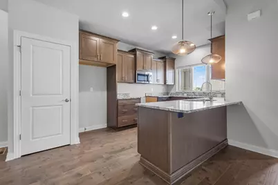 2826 W Villa Dr, Franklin, WI 53132 - Photo 9