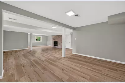 8153 W Holly Rd, Mequon, WI 53097 - Photo 19