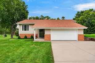 8153 W Holly Rd, Mequon, WI 53097 - Photo 23
