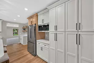 8153 W Holly Rd, Mequon, WI 53097 - Photo 31