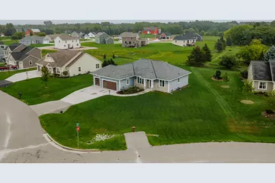 615  Bark River Way, Dousman, WI 53118 - Photo 5