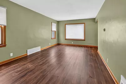 3805 S 21st St, Milwaukee, WI 53221 - Photo 9