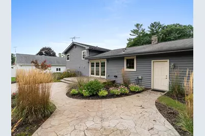 5048  River Heights Dr, Manitowoc, WI 54220 - Photo 9