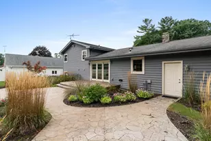 5048 River Heights Dr, Manitowoc, WI 54220 - Photo 9