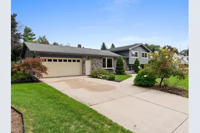 5048  River Heights Dr, Manitowoc, WI 54220 - Photo 3