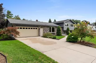 5048 River Heights Dr, Manitowoc, WI 54220 - Photo 3