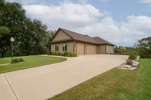 1326 Two Rivers Ct, Mukwonago, WI 53149 - Photo 11
