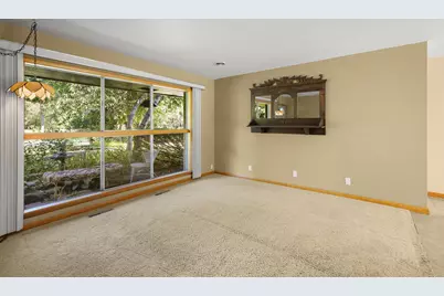 5805  Yorkshire Rd, Madison, WI 53711 - Photo 5